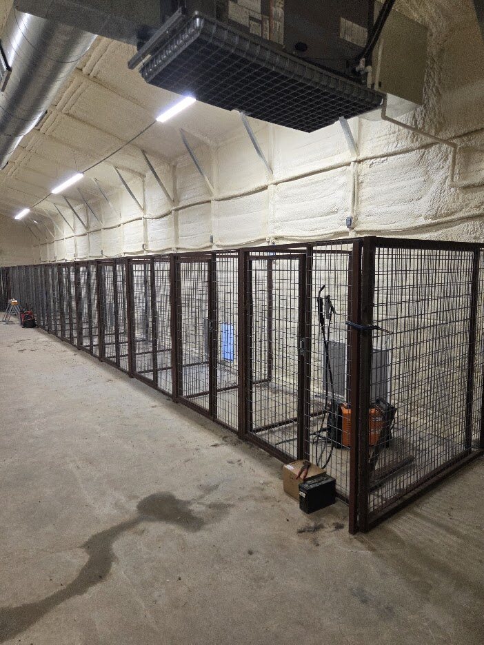 Large commercial-style welded kennel system